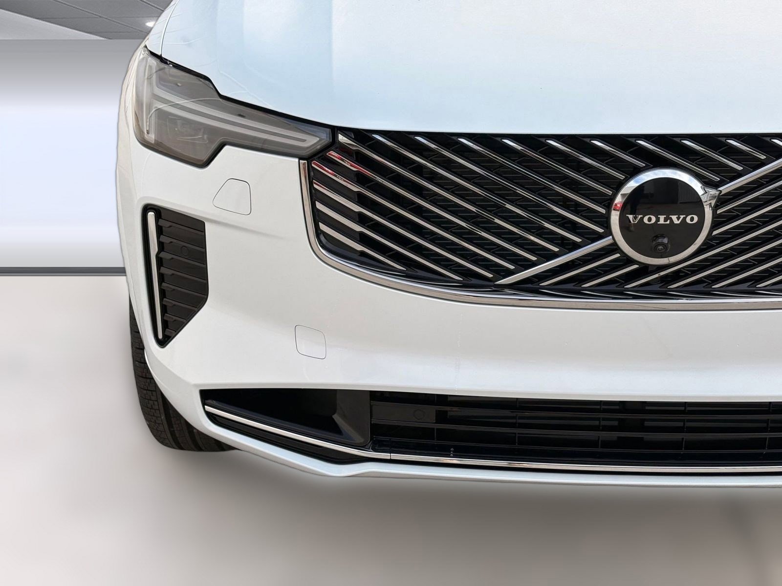 New 2026 Volvo XC90 T8 Plus w/ Protection Package Premier image 22