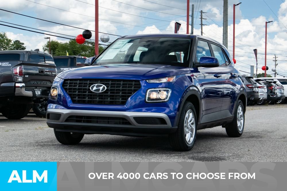 Certified 2025 Hyundai Venue SE image 3