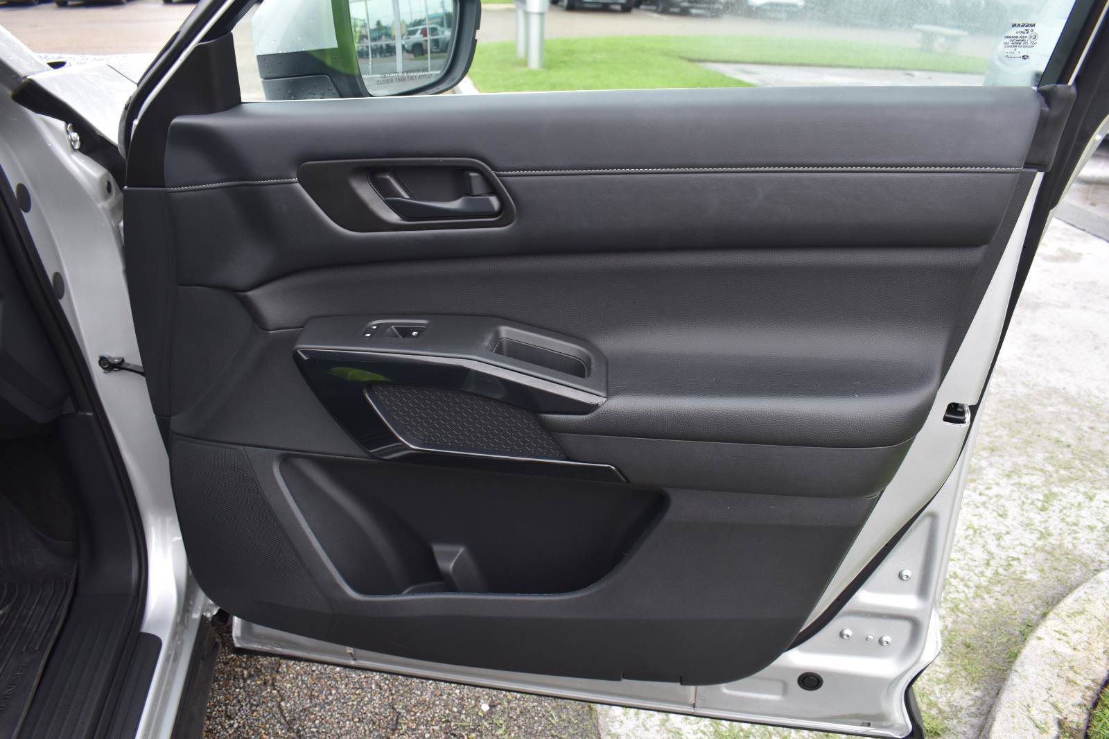 Used 2024 Nissan Pathfinder SV FWD image 70