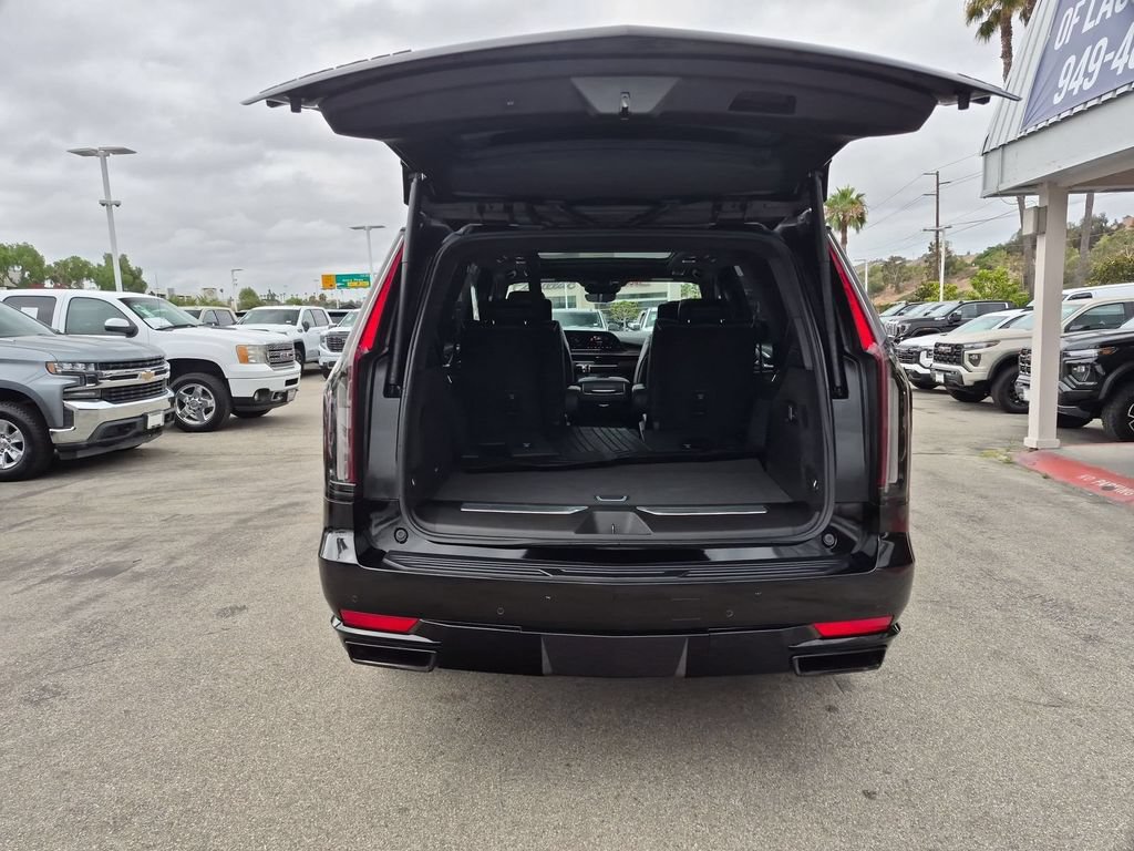 Used 2024 Cadillac Escalade Sport Platinum w/ LPO, ONYX Package AWD/4WD image 19