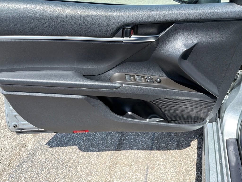 Used 2023 Toyota Camry SE FWD image 17