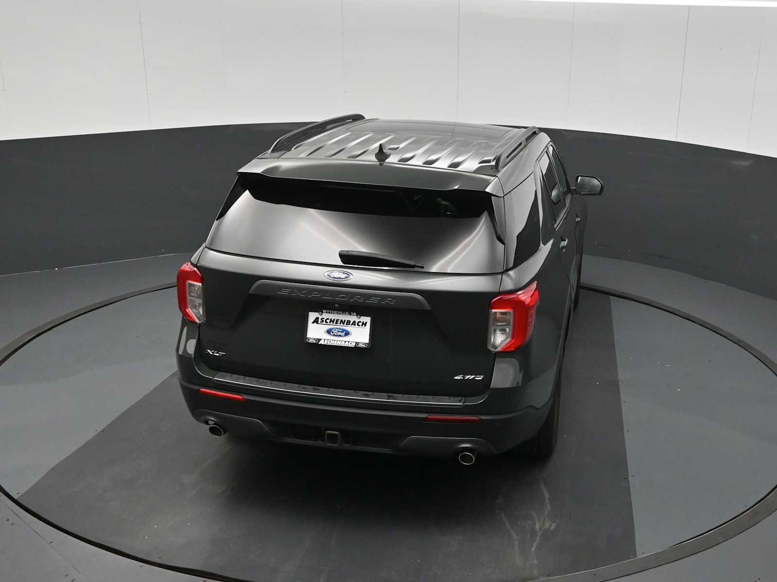 Used 2023 Ford Explorer XLT w/ Equipment Group 202A AWD/4WD image 25