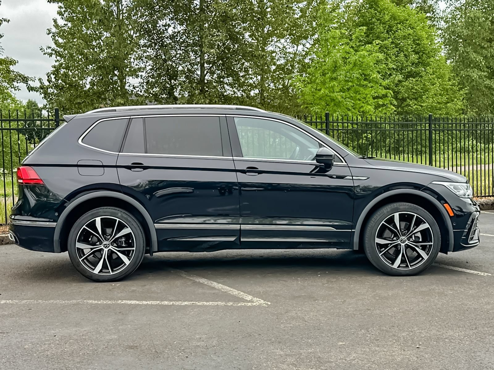 Used 2022 Volkswagen Tiguan SEL Premium R-Line AWD/4WD image 3