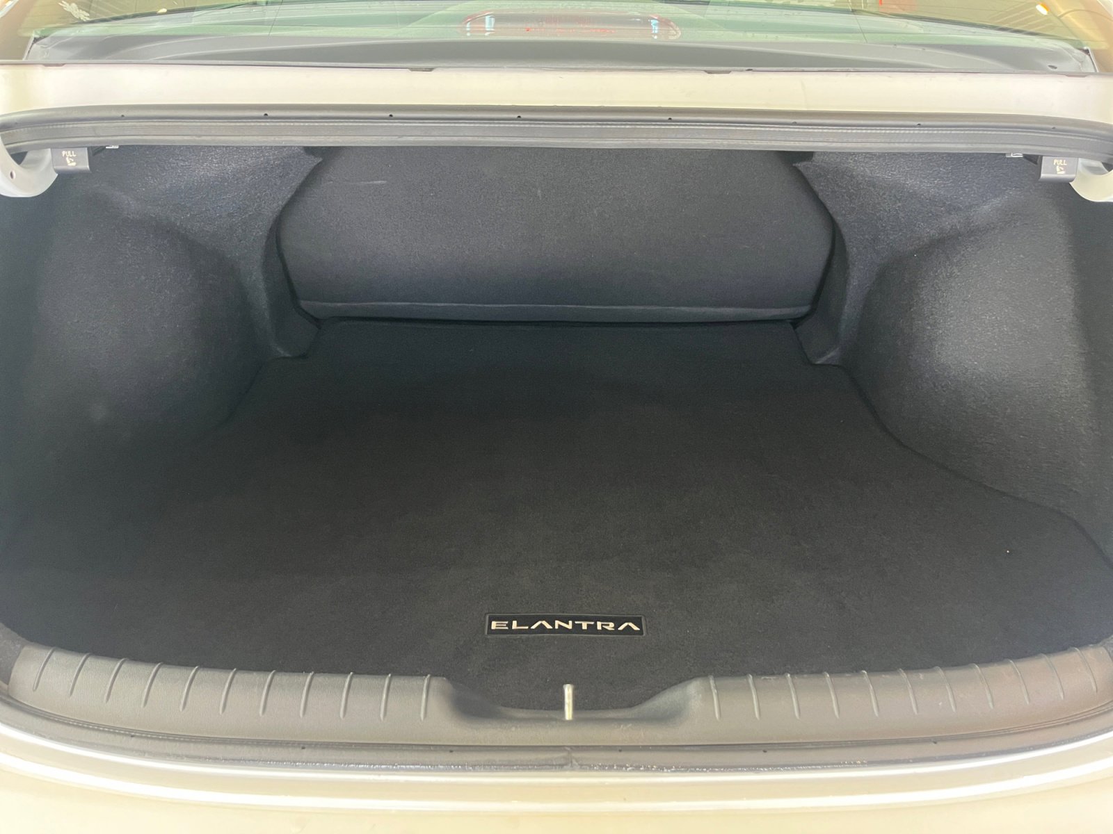 Used 2023 Hyundai Elantra SEL image 34