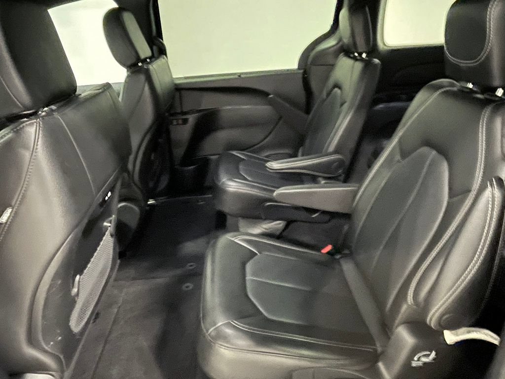 Used 2025 Chrysler Pacifica Select FWD image 18