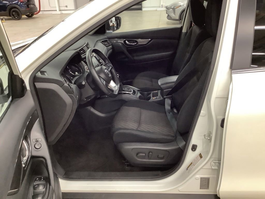 Used 2020 Nissan Rogue SV w/ Premium Package AWD/4WD image 12