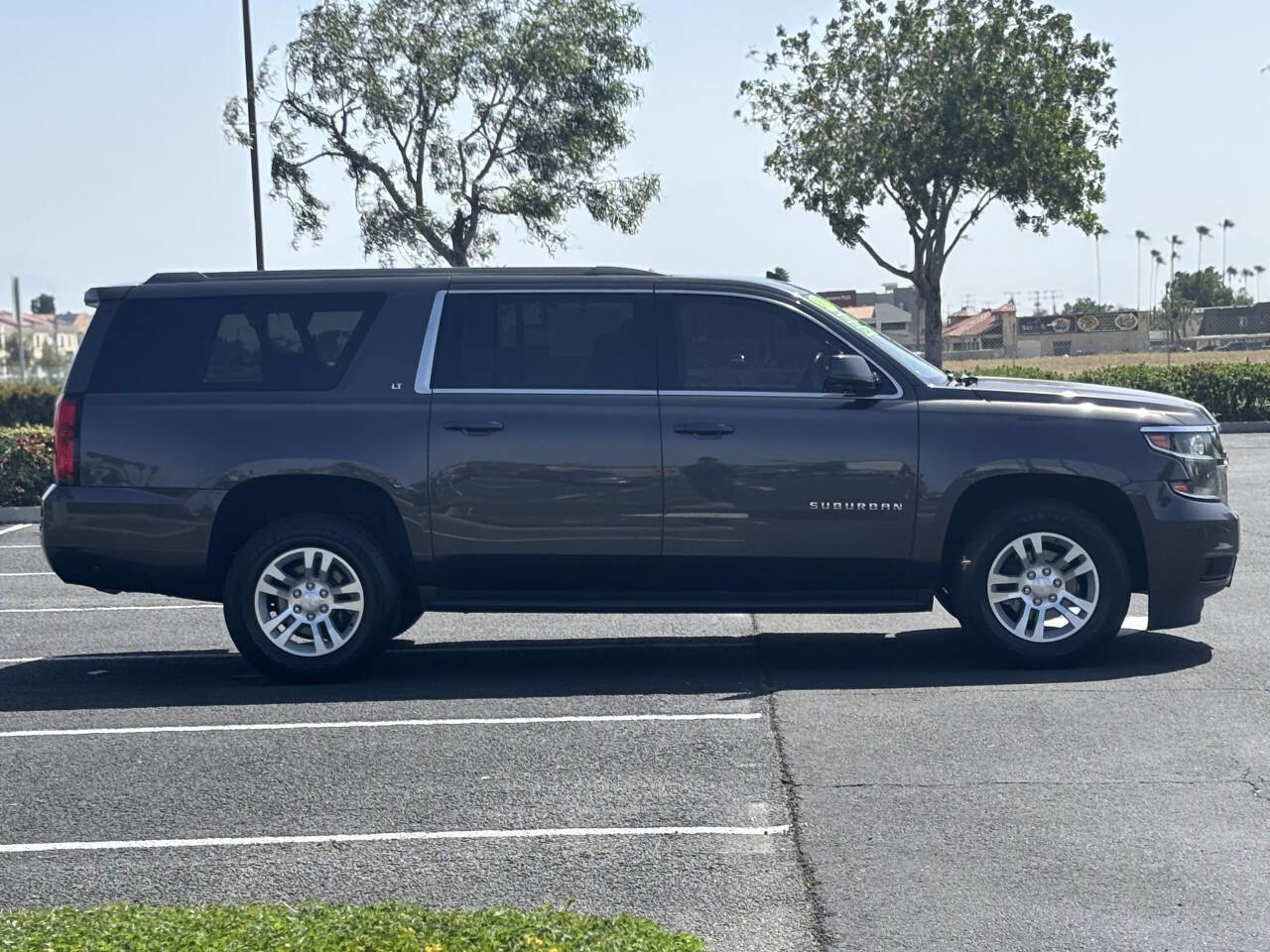 Used 2018 Chevrolet Suburban LT AWD/4WD image 9