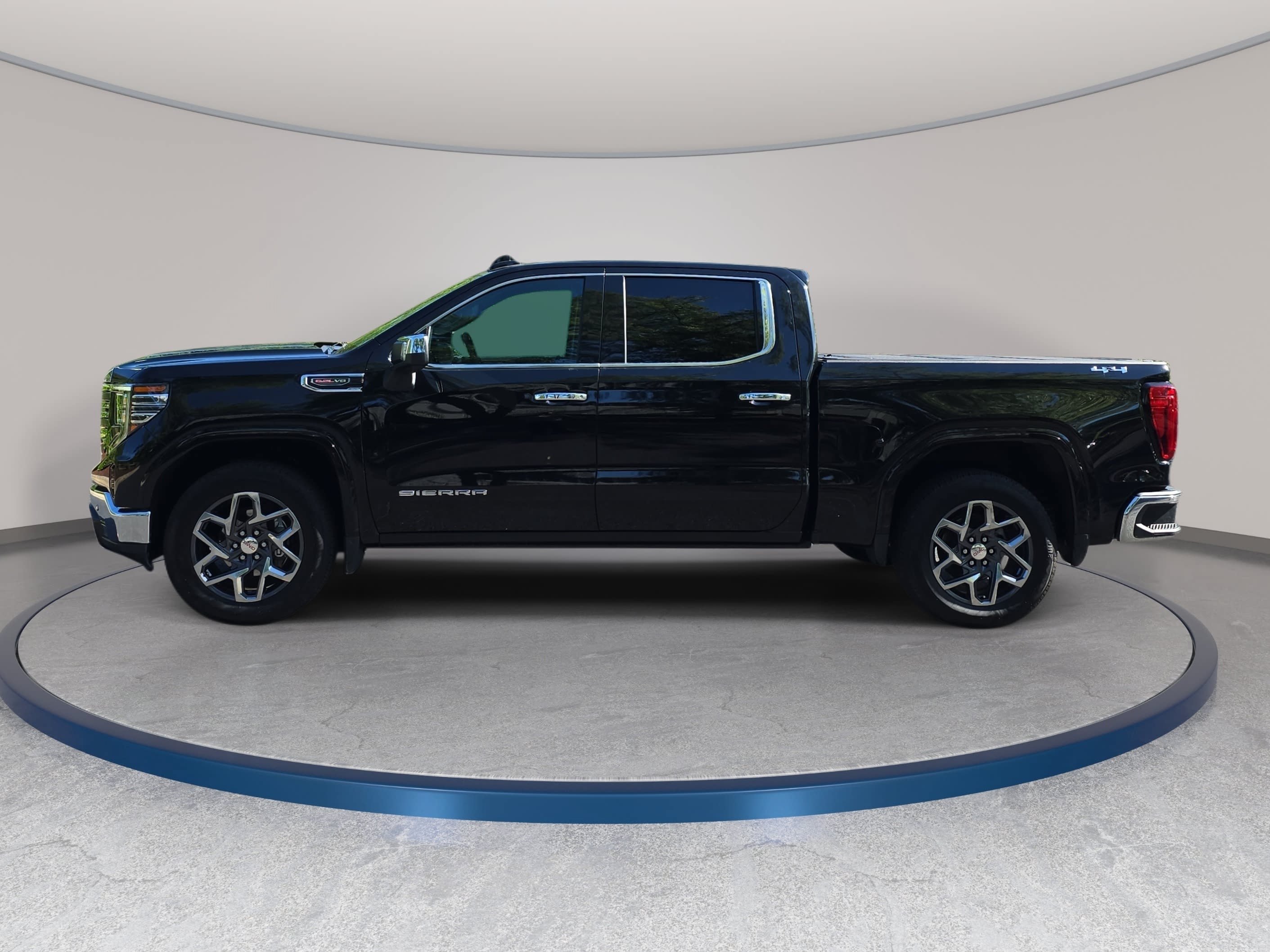 Used 2024 GMC Sierra 1500 SLT w/ SLT Premium Plus Package AWD/4WD image 8