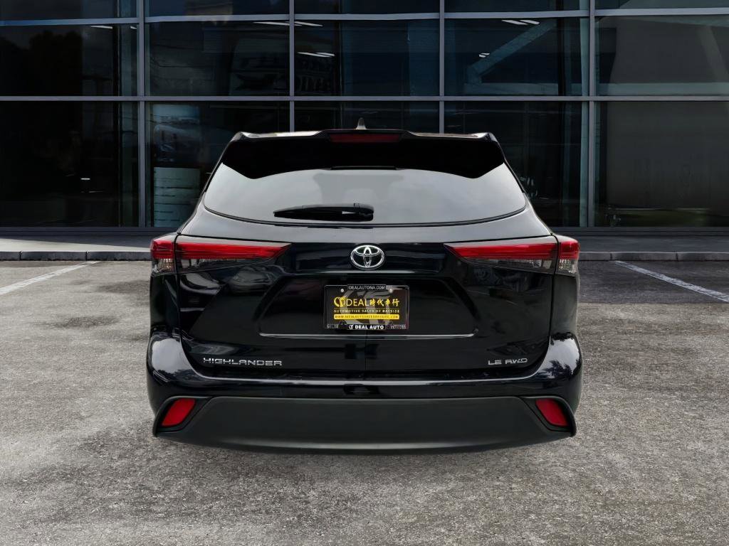 Used 2022 Toyota Highlander LE image 4