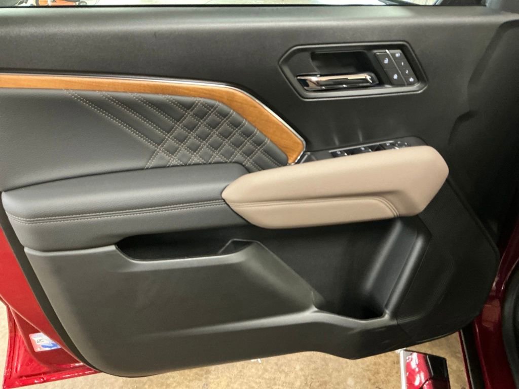Certified 2025 GMC Canyon Denali AWD/4WD image 15