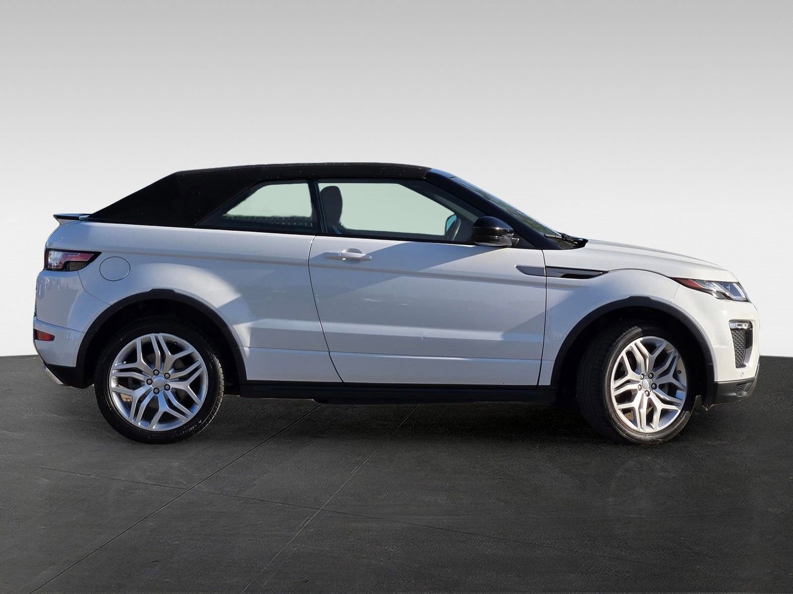 Used 2018 Land Rover Range Rover Evoque SE Dynamic AWD/4WD image 3