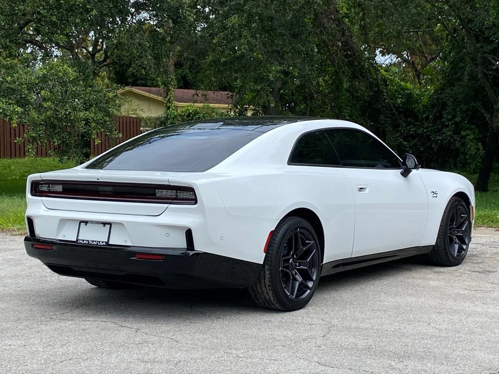 Used 2024 Dodge Charger Daytona R/T w/ Plus Group AWD/4WD image 7