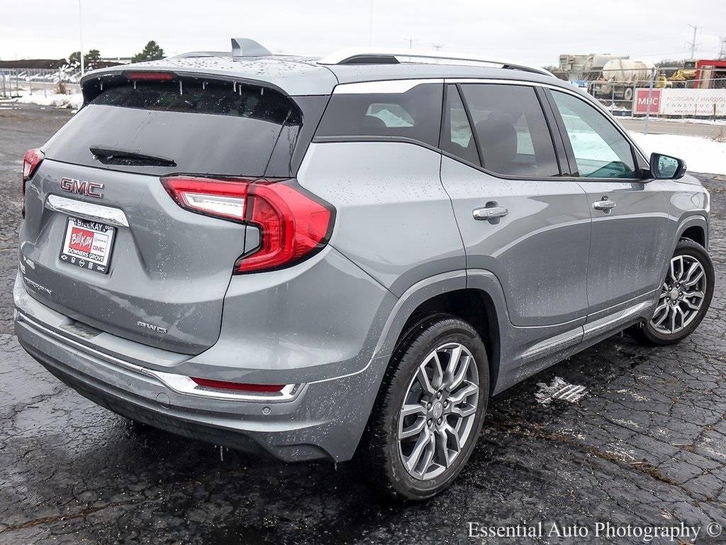 Used 2024 GMC Terrain Denali w/ Denali Premium Package image 8