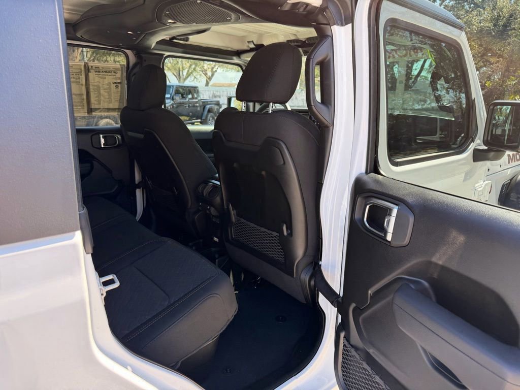 Used 2025 Jeep Gladiator Mojave w/ Convenience Group image 30