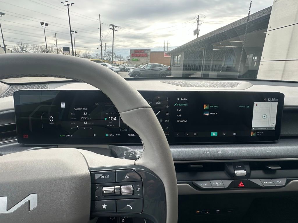 Used 2025 Kia EV9 Wind image 32