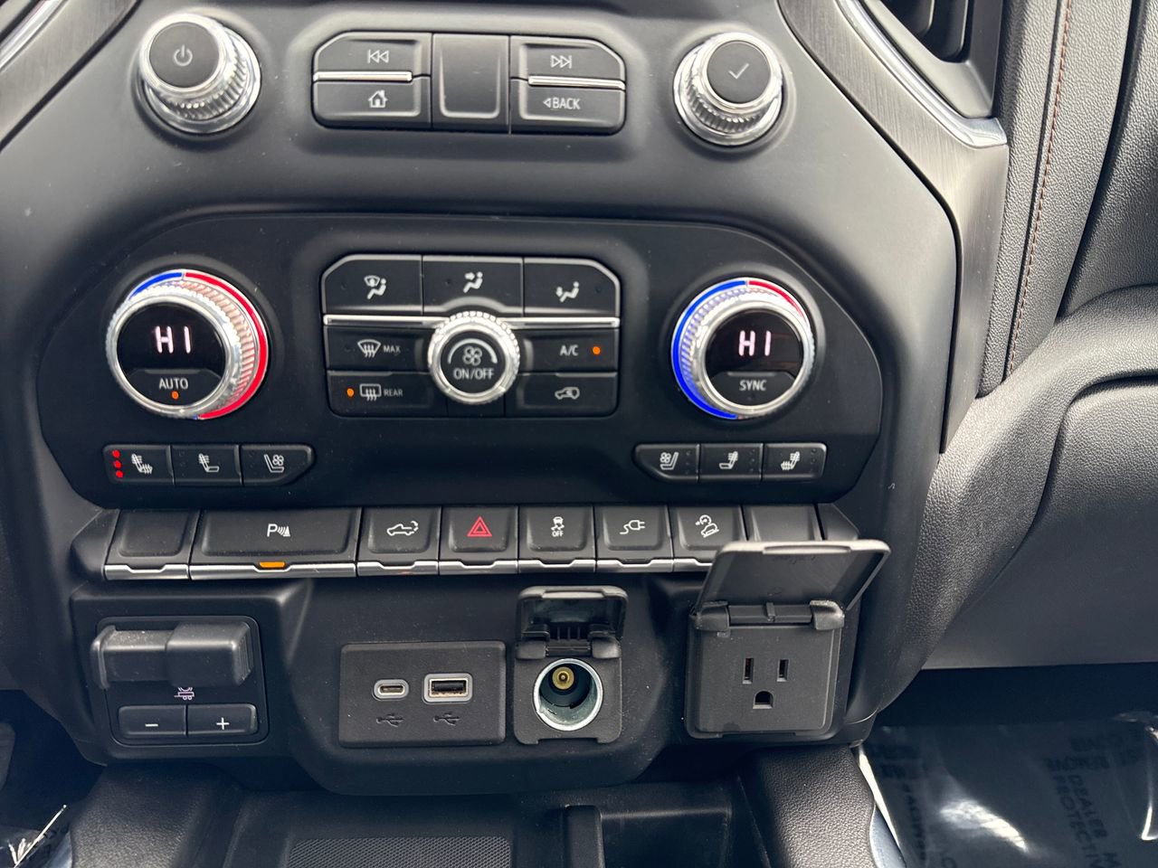Used 2022 GMC Sierra 2500 AT4 w/ AT4 Preferred Package AWD/4WD image 23