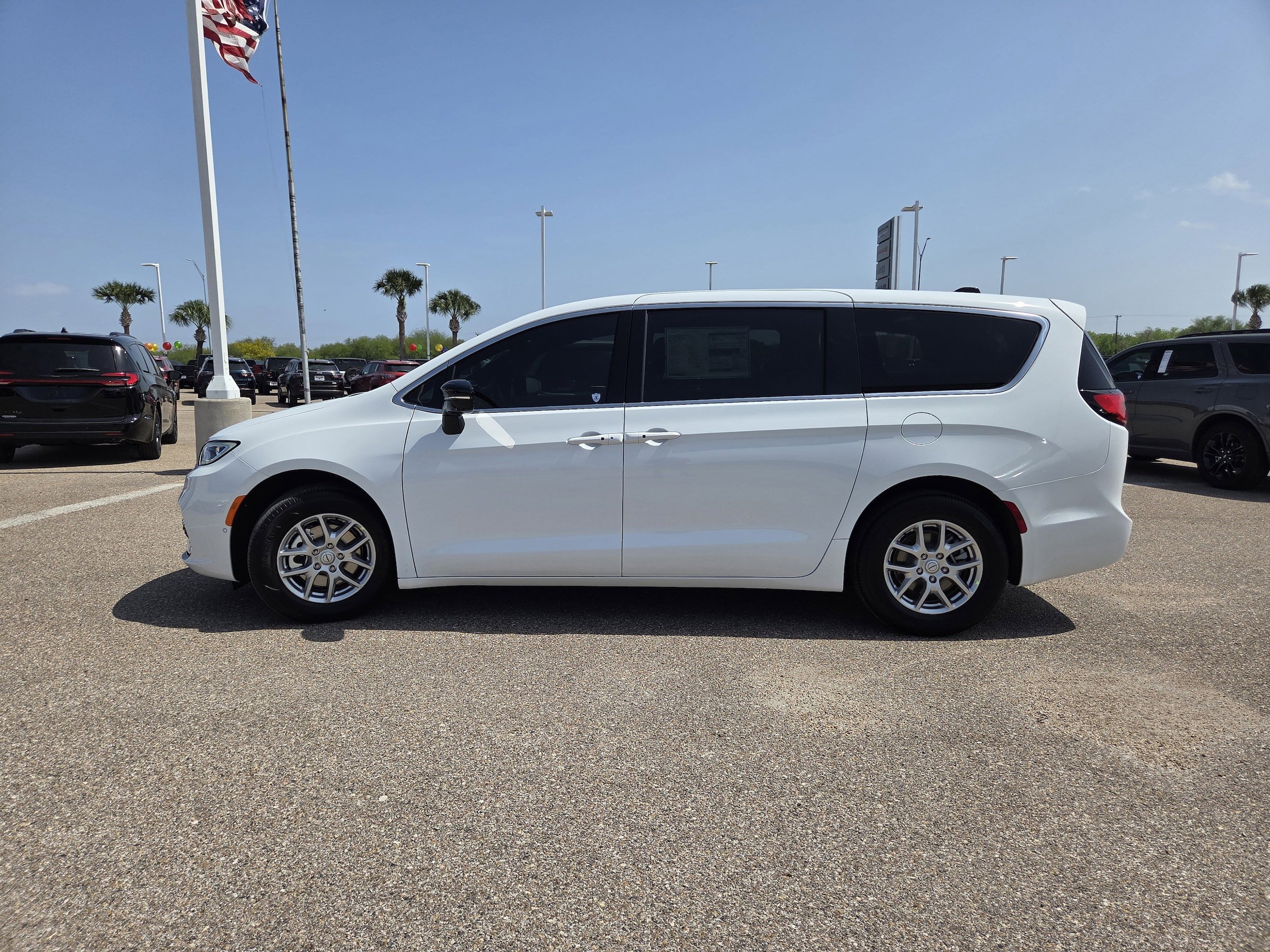 New 2026 Chrysler Pacifica Select image 4