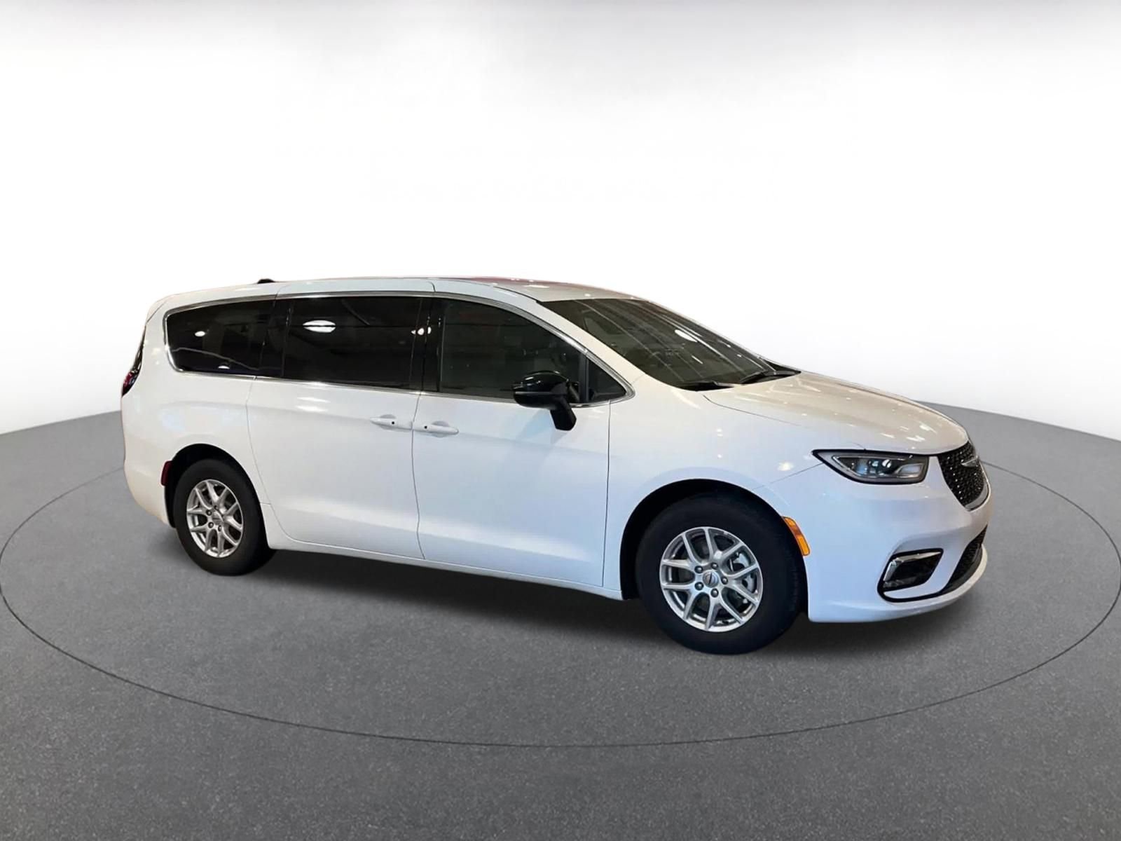 Used 2025 Chrysler Pacifica Select video 2