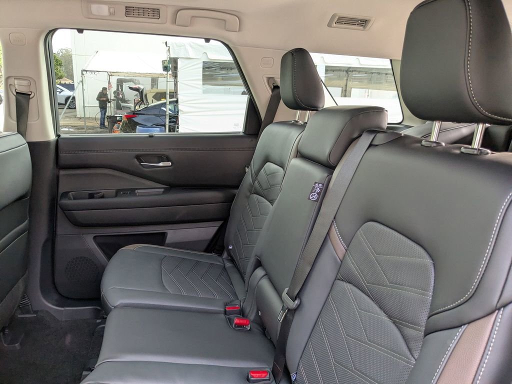 New 2025 Nissan Pathfinder Platinum w/ Cargo Package image 25