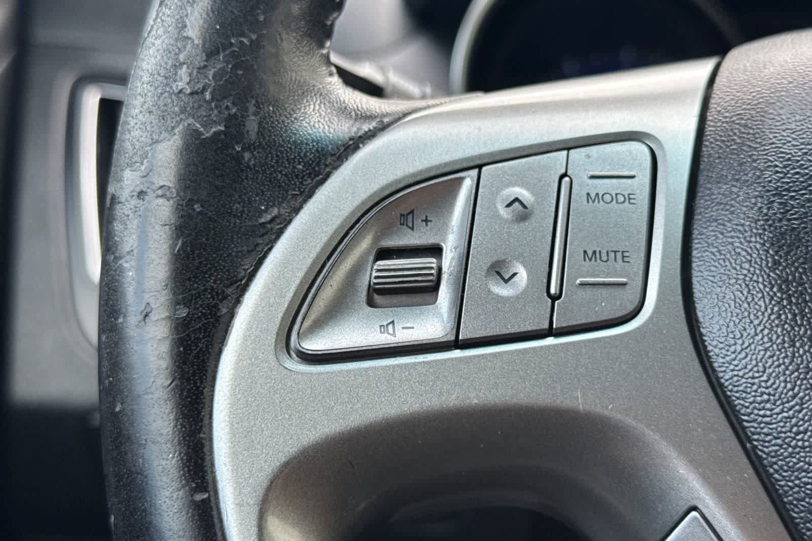 Used 2012 Hyundai Tucson Limited w/ Premium Pkg FWD image 25