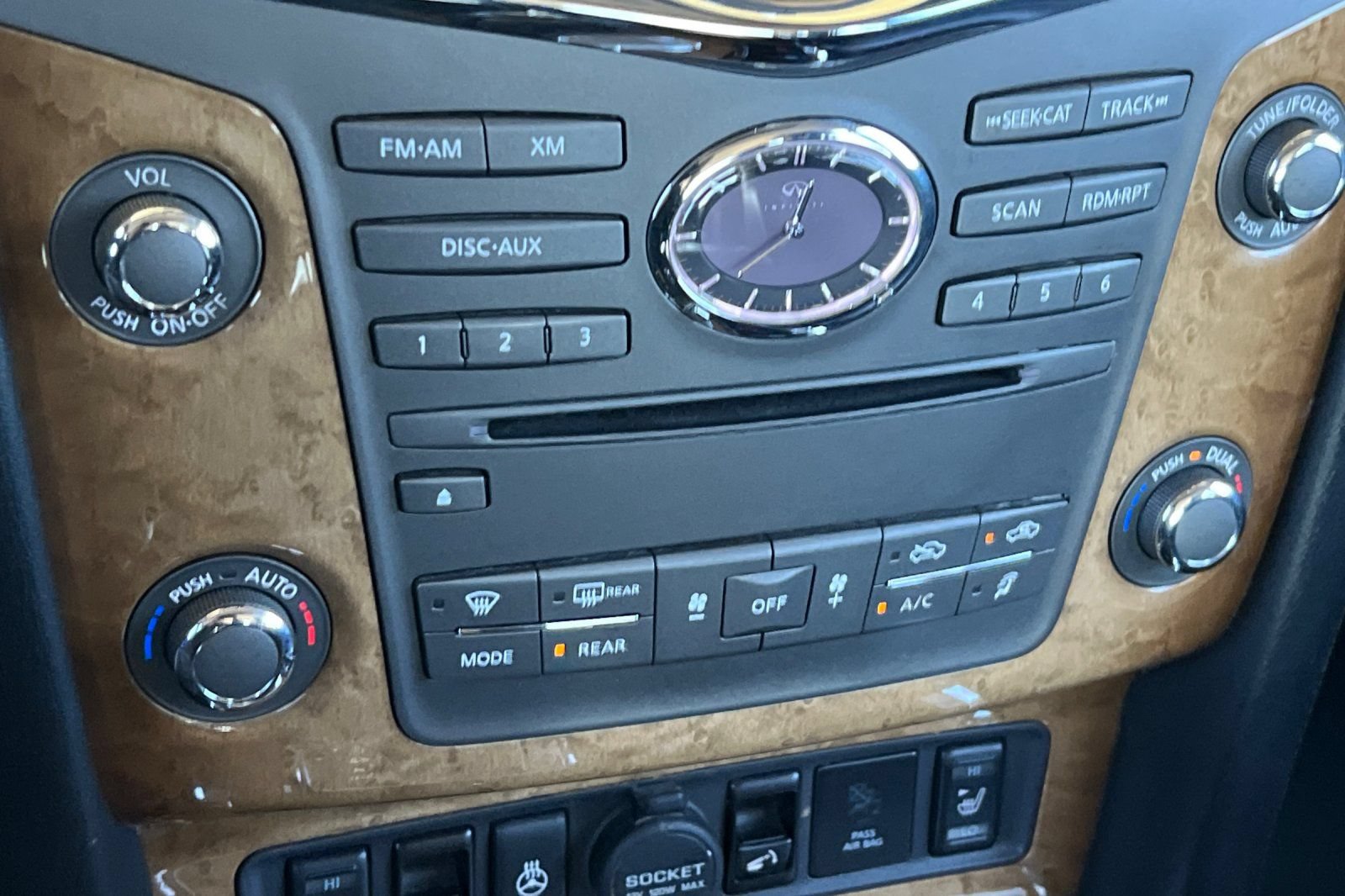 Used 2014 INFINITI QX80 4WD w/ Theater Package image 23