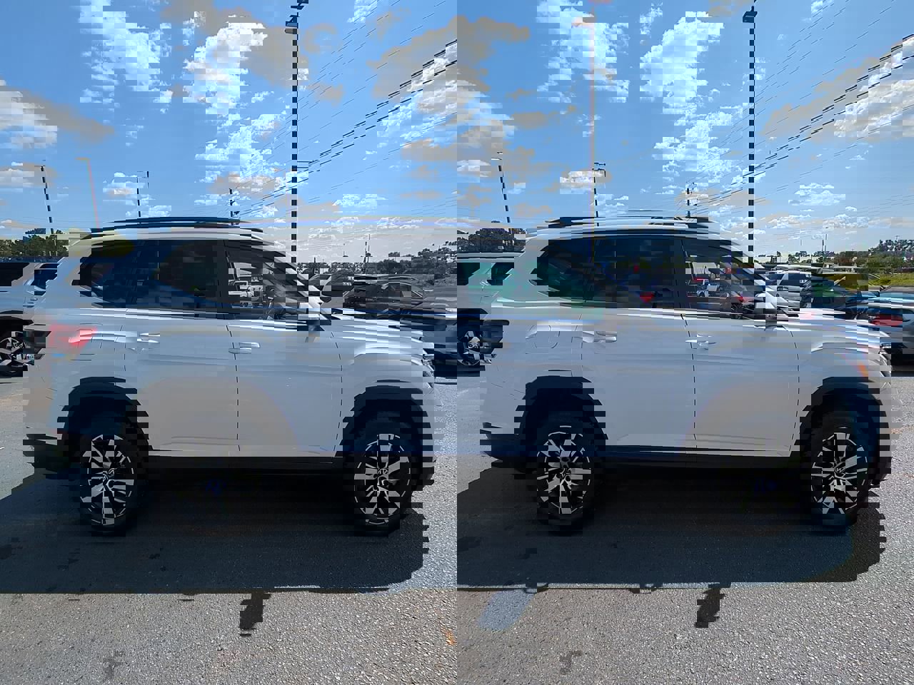 Used 2022 Volkswagen Atlas SE image 3