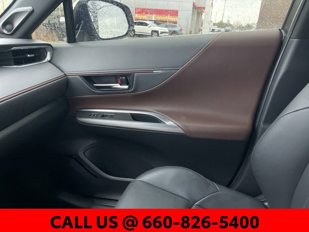 Used 2022 Toyota Venza Limited image 36