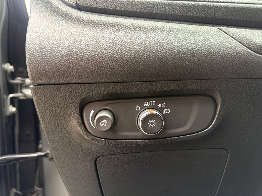 Used 2024 Buick Encore GX Sport Touring AWD/4WD image 19