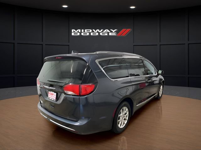 Used 2020 Chrysler Pacifica Touring-L FWD image 17
