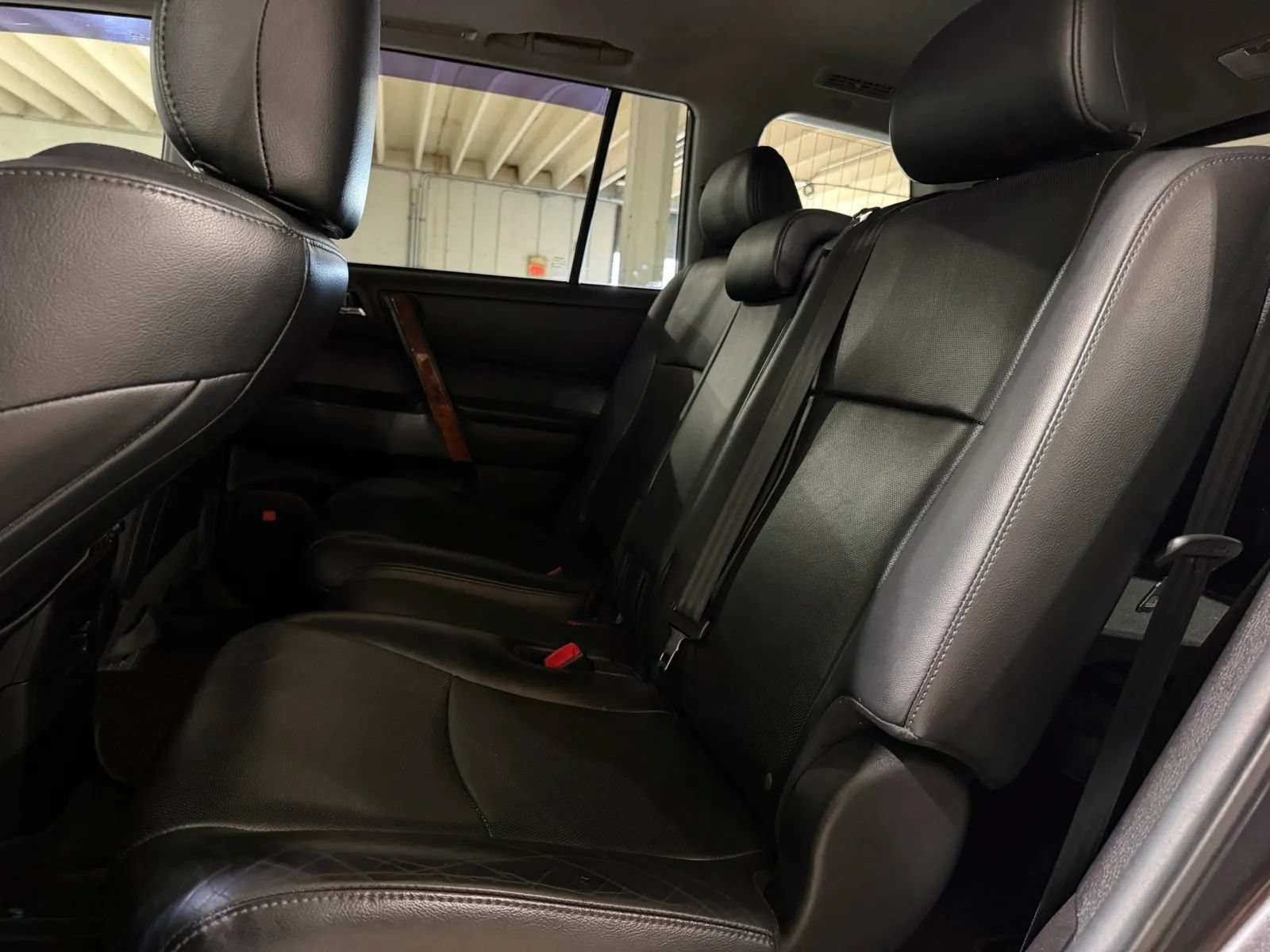Used 2012 Toyota Highlander Limited w/ Tow Pkg AWD/4WD image 12