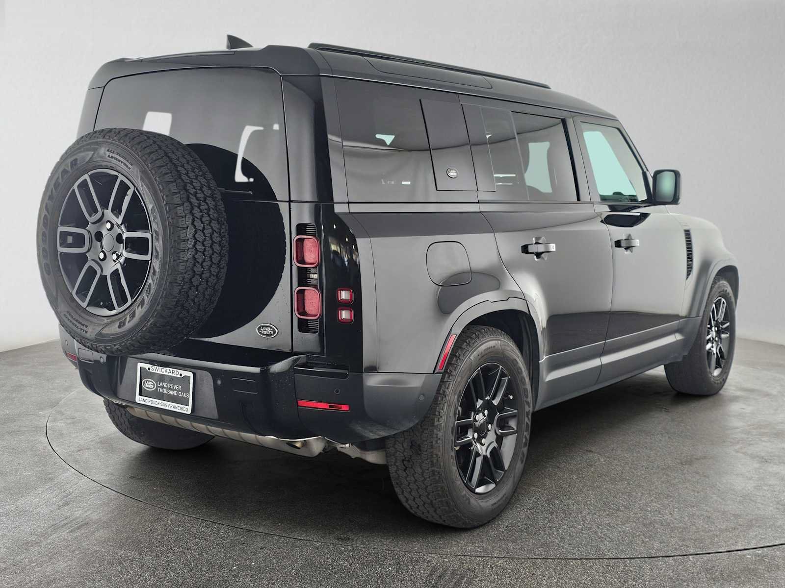 Used 2023 Land Rover Defender 110 S AWD/4WD image 5