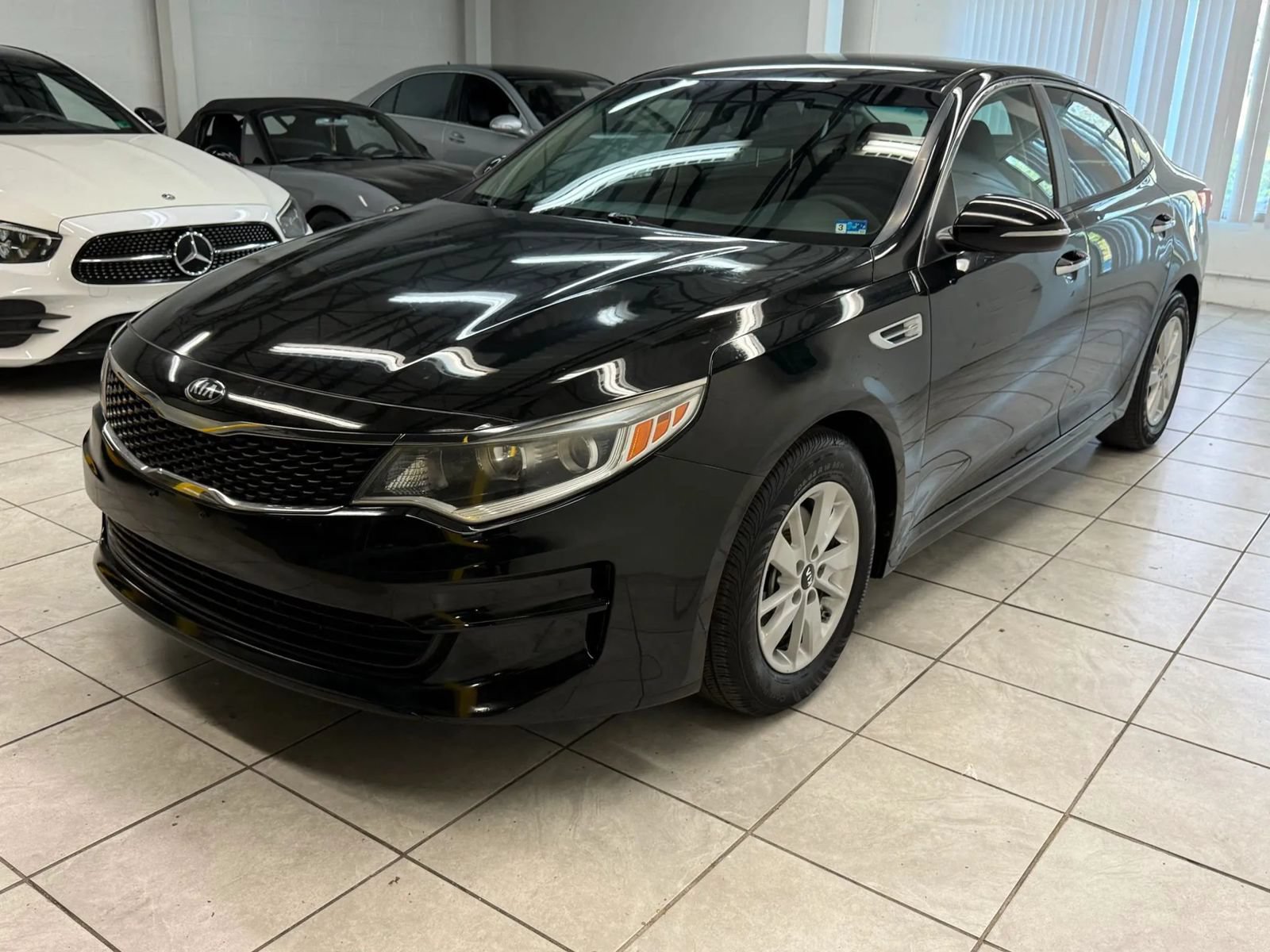 Used 2016 Kia Optima LX w/ LX Convenience Package FWD image 3
