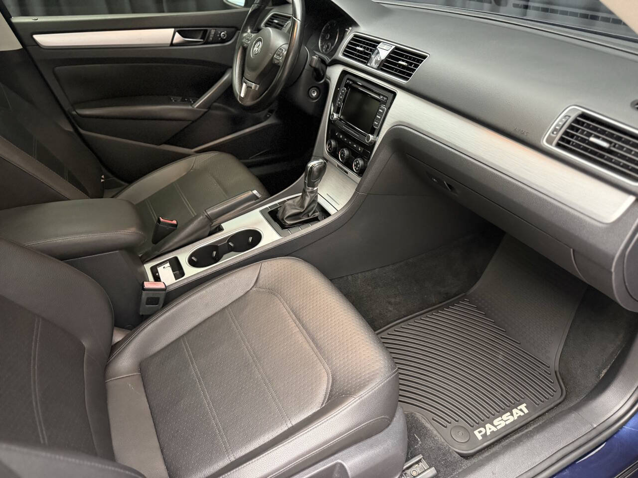 Used 2013 Volkswagen Passat TDI SE FWD image 22