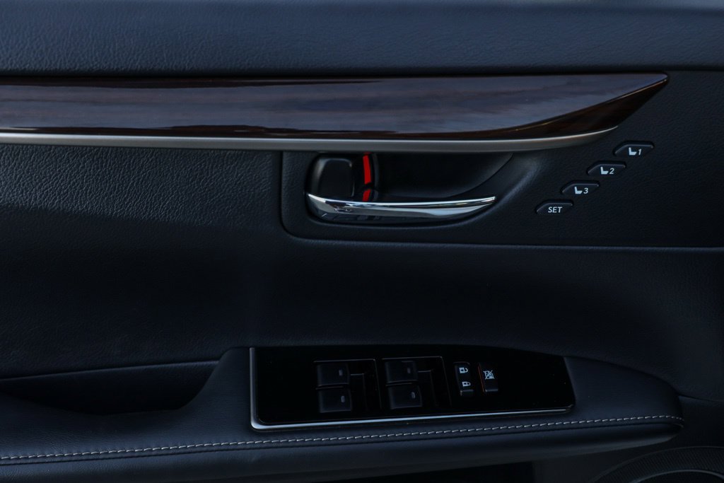 Used 2017 Lexus ES 350 w/ Navigation System Package FWD image 26