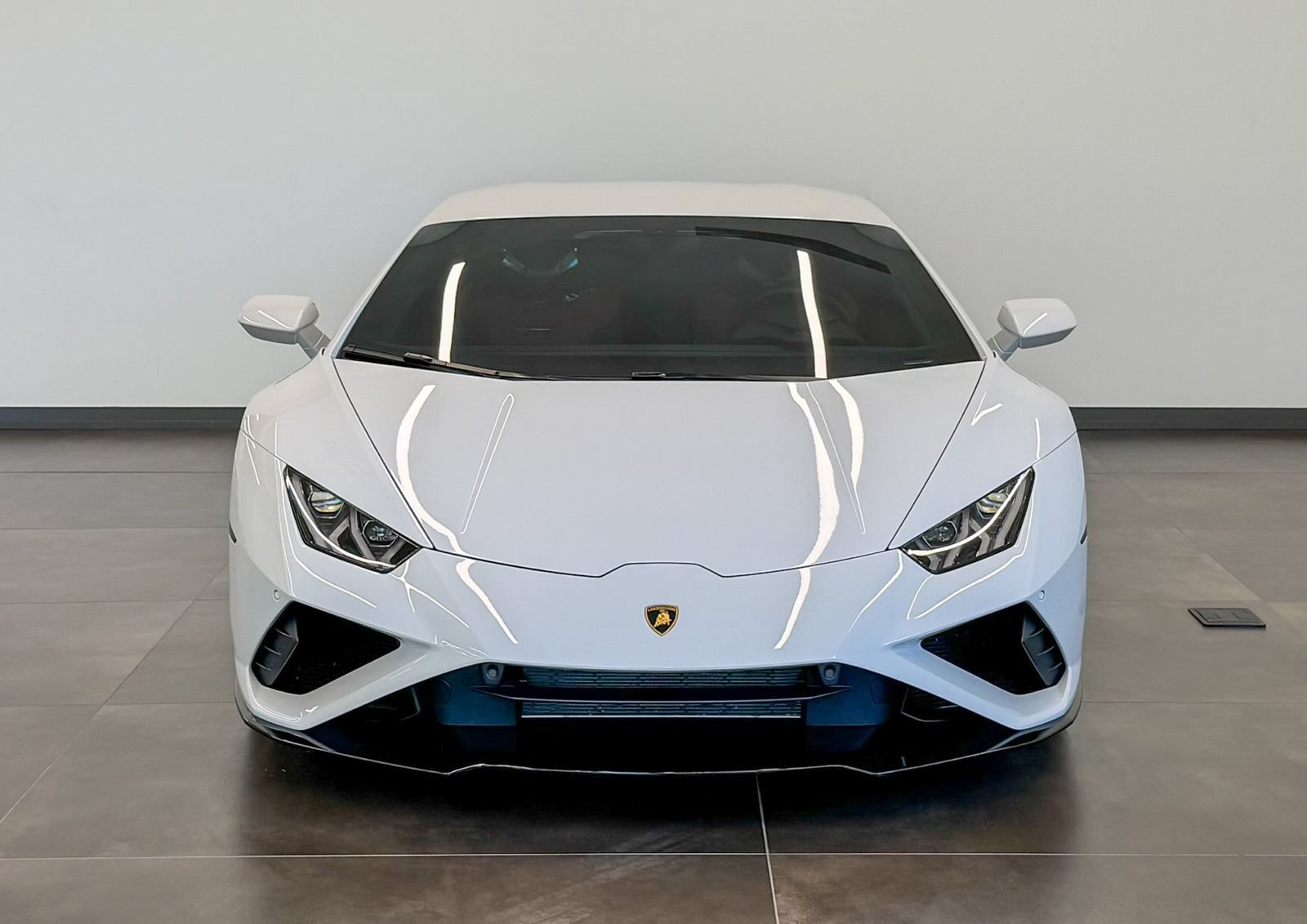 Used 2022 Lamborghini Huracan EVO RWD image 2