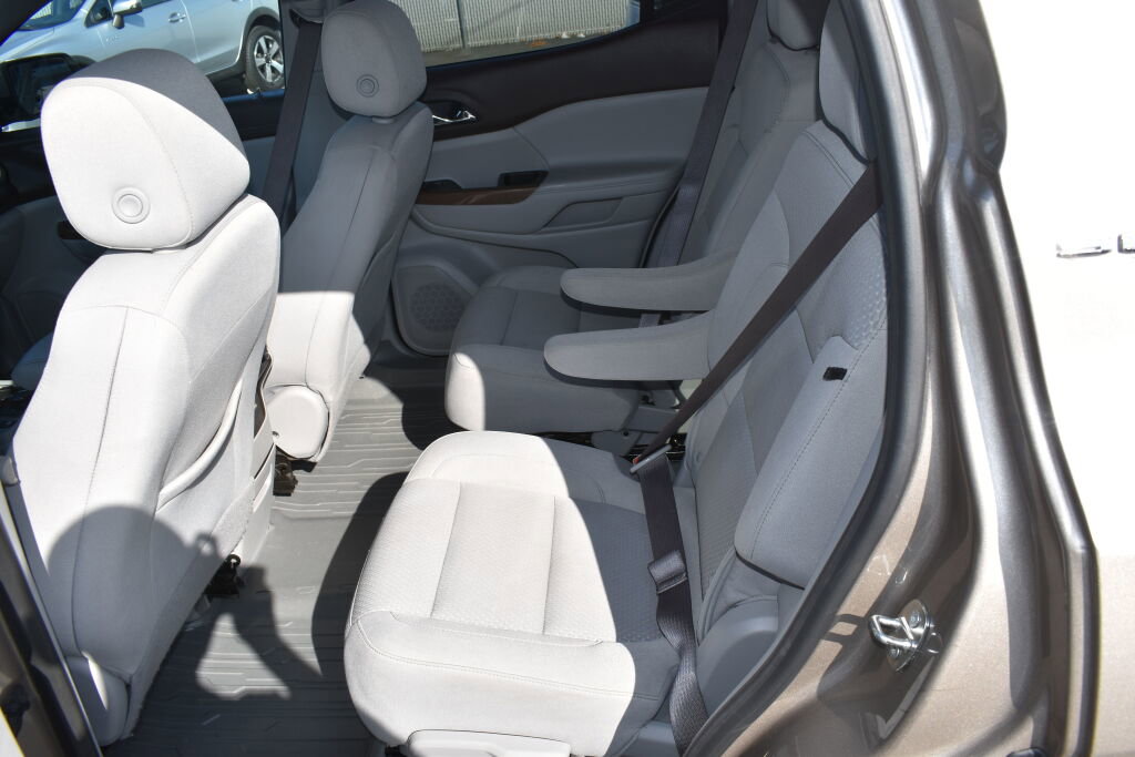 Used 2023 GMC Acadia SLE w/ Driver Convenience Package image 28