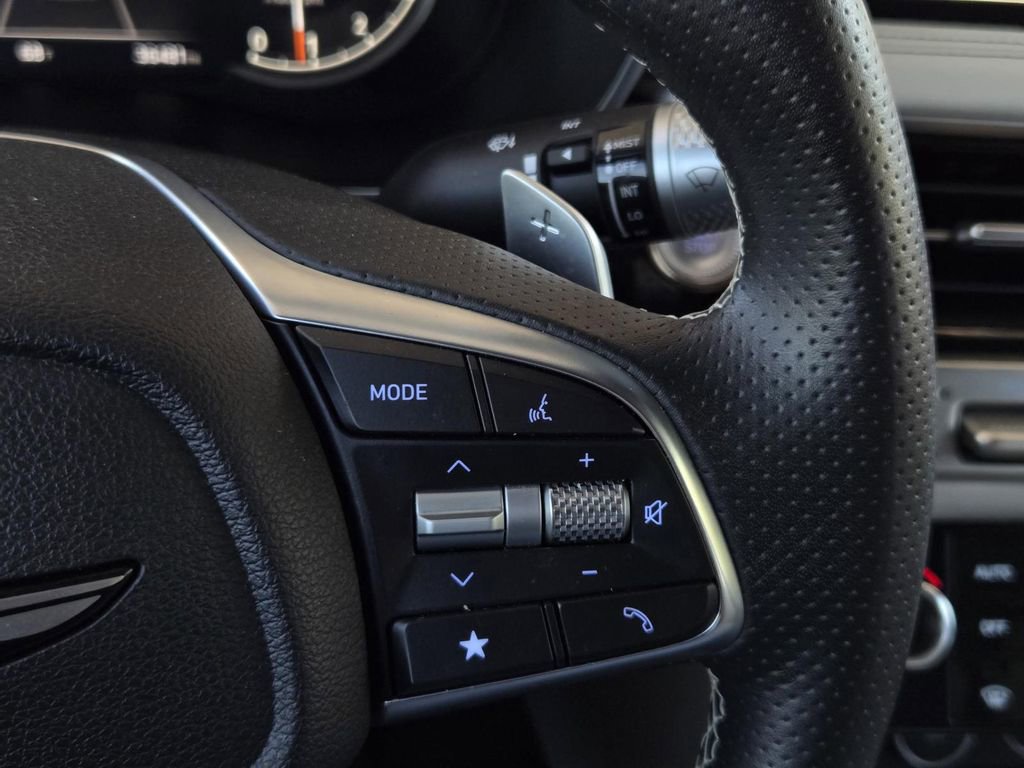 Used 2025 Genesis G70 2.5T AWD/4WD image 26