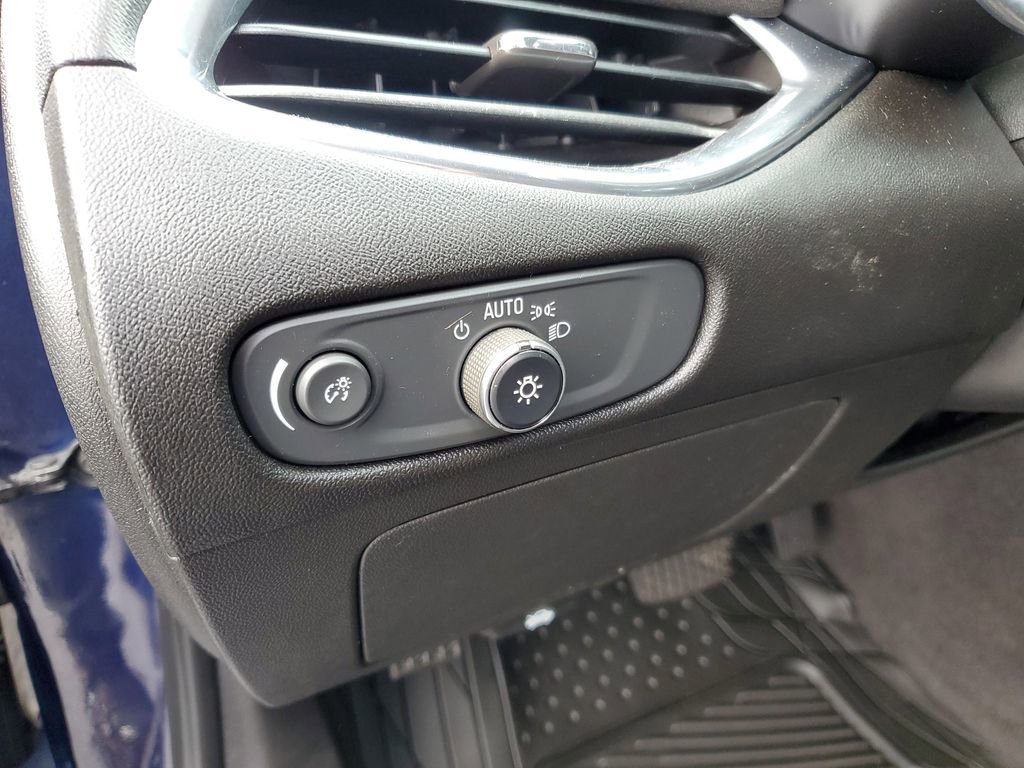 Used 2018 Chevrolet Malibu LT image 13