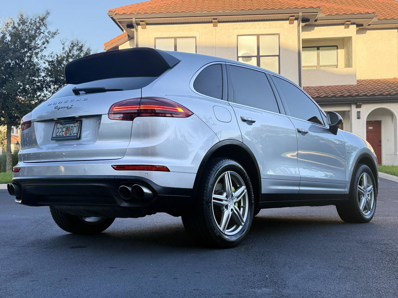 Used 2016 Porsche Cayenne S AWD/4WD image 5