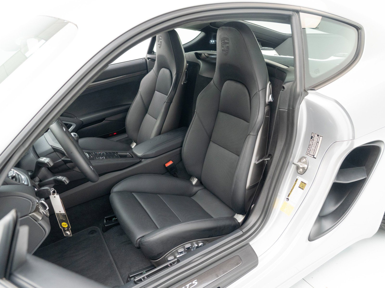 Certified 2025 Porsche 718 Cayman GTS RWD image 5