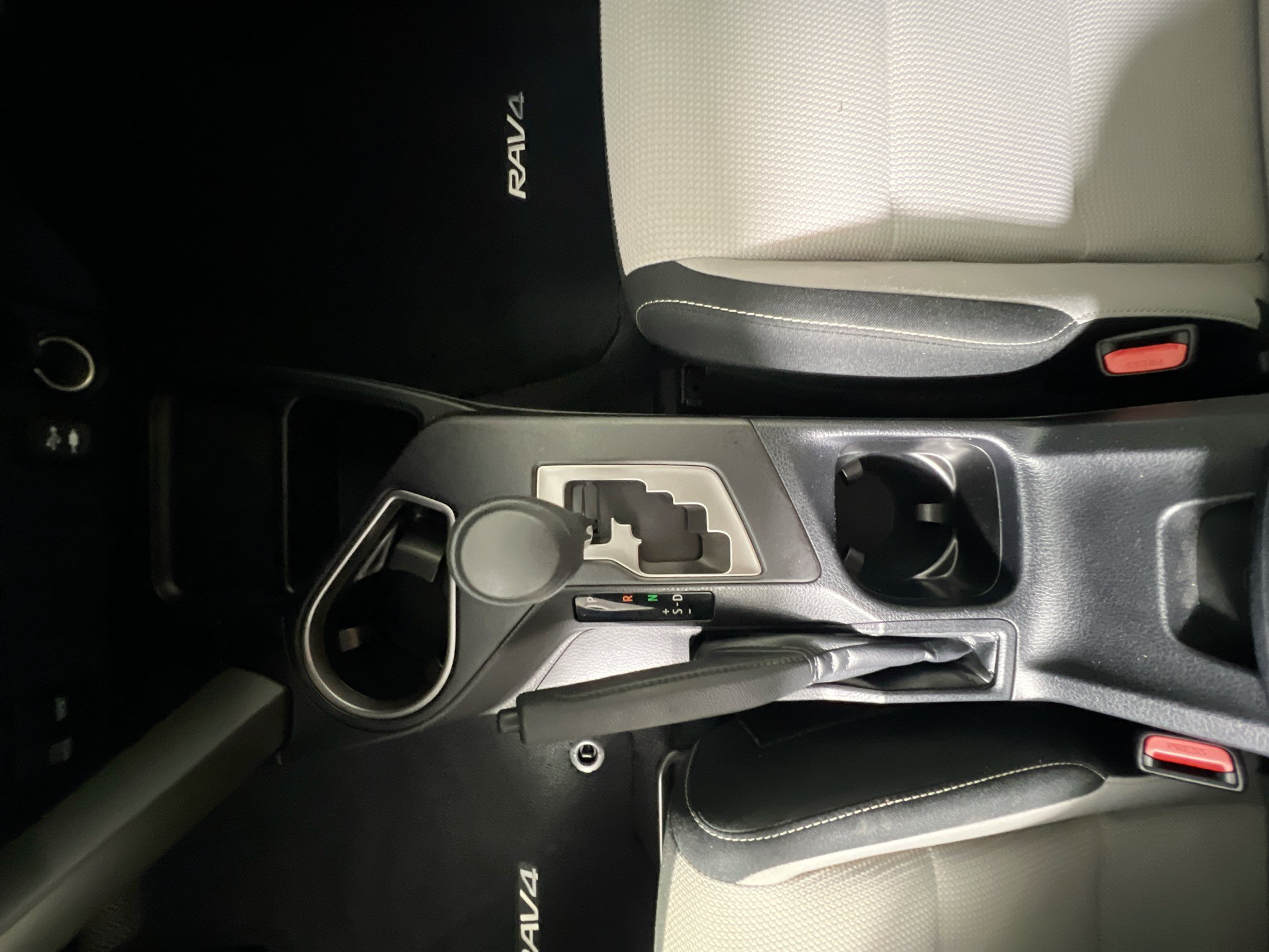Used 2018 Toyota RAV4 XLE FWD image 25