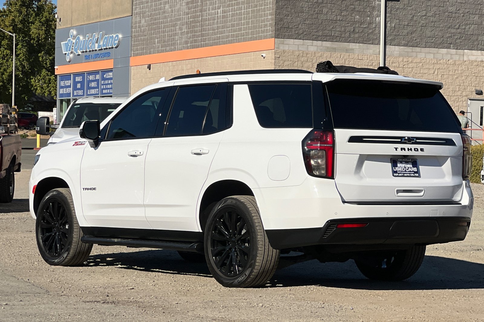 Used 2023 Chevrolet Tahoe Z71 w/ Luxury Package AWD/4WD image 6