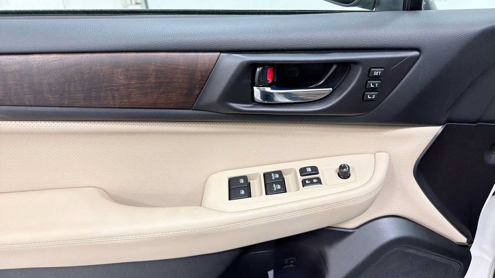 Used 2017 Subaru Outback 3.6R Limited AWD/4WD image 15
