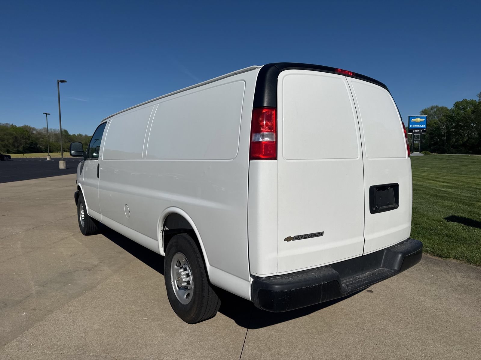 Used 2025 Chevrolet Express 2500 Extended w/ Driver Convenience Package RWD image 7
