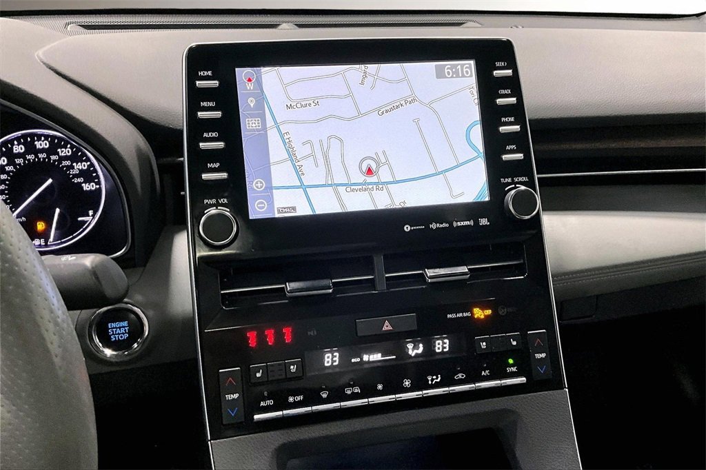 Used 2020 Toyota Avalon Limited image 9