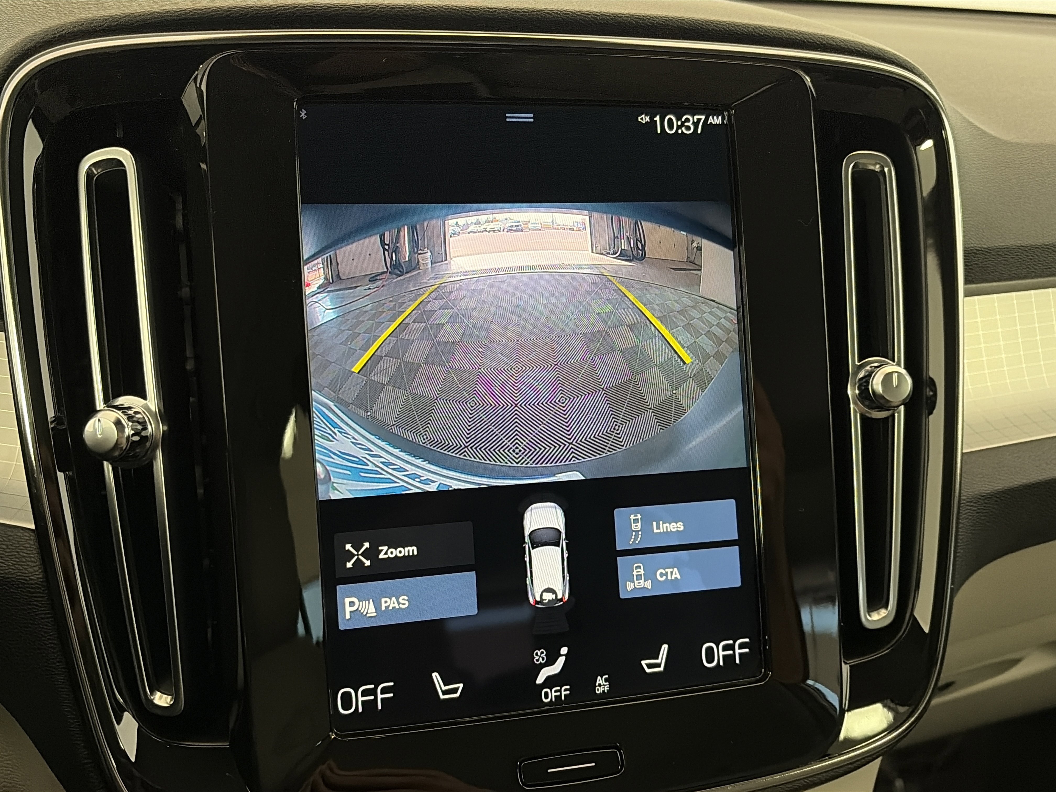 Used 2021 Volvo XC40 T5 Momentum w/ Premium Package image 23