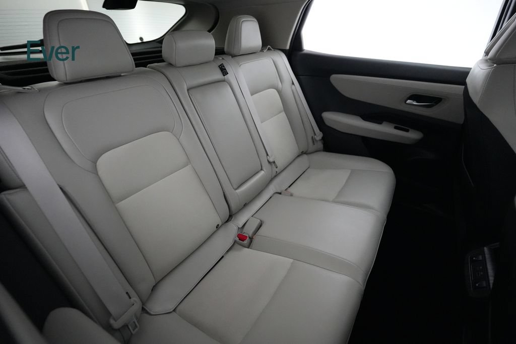 Used 2024 Nissan Ariya AWD image 23