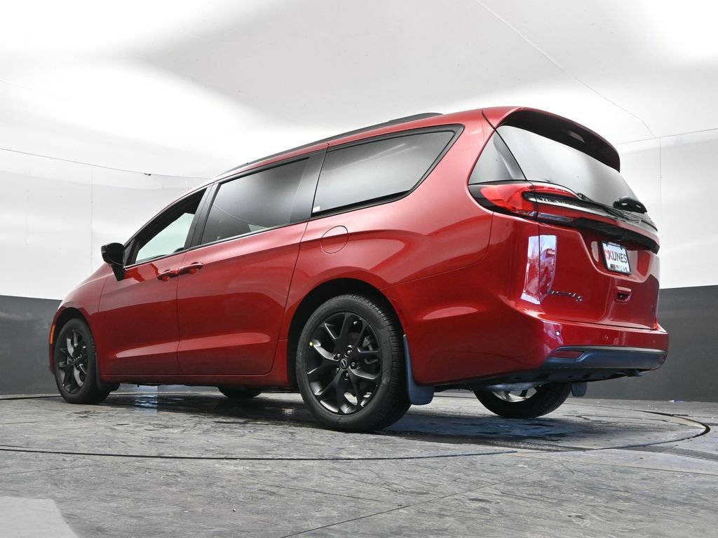 New 2026 Chrysler Pacifica Select w/ S Appearance Package FWD image 46