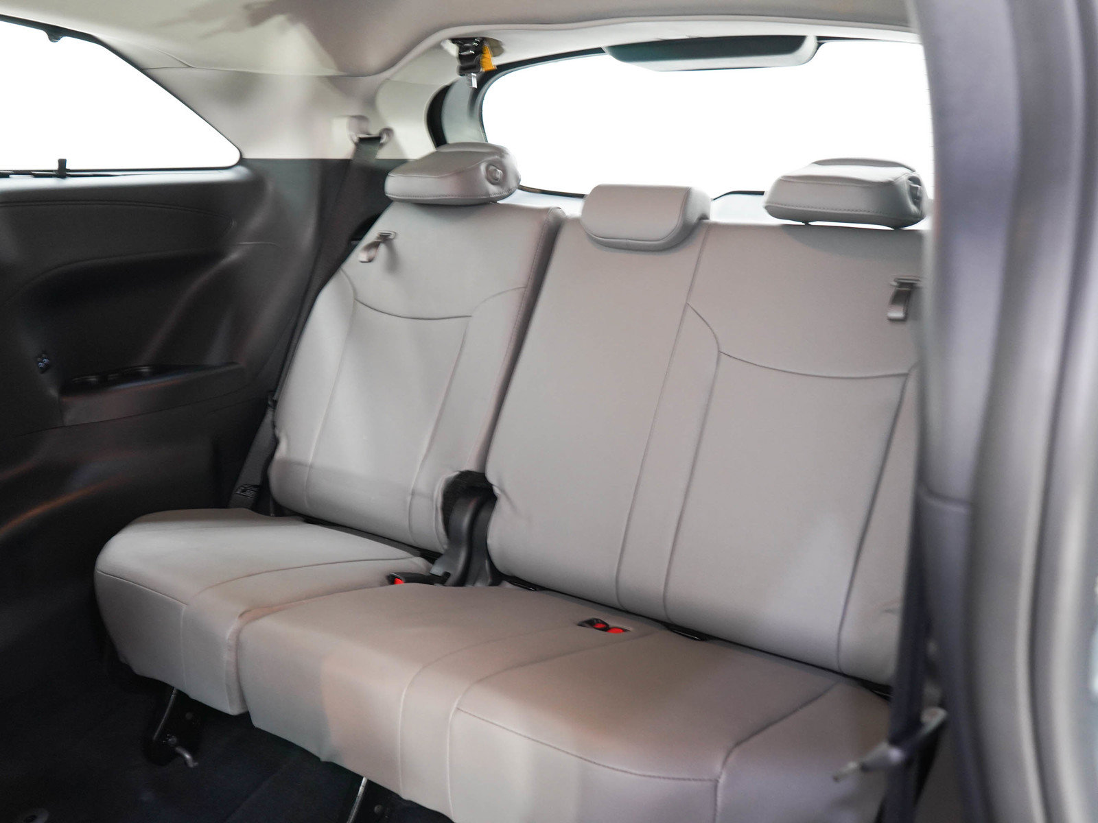 Used 2026 Toyota Sienna XLE FWD image 15