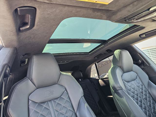 Used 2023 Audi SQ8 Prestige AWD/4WD image 3